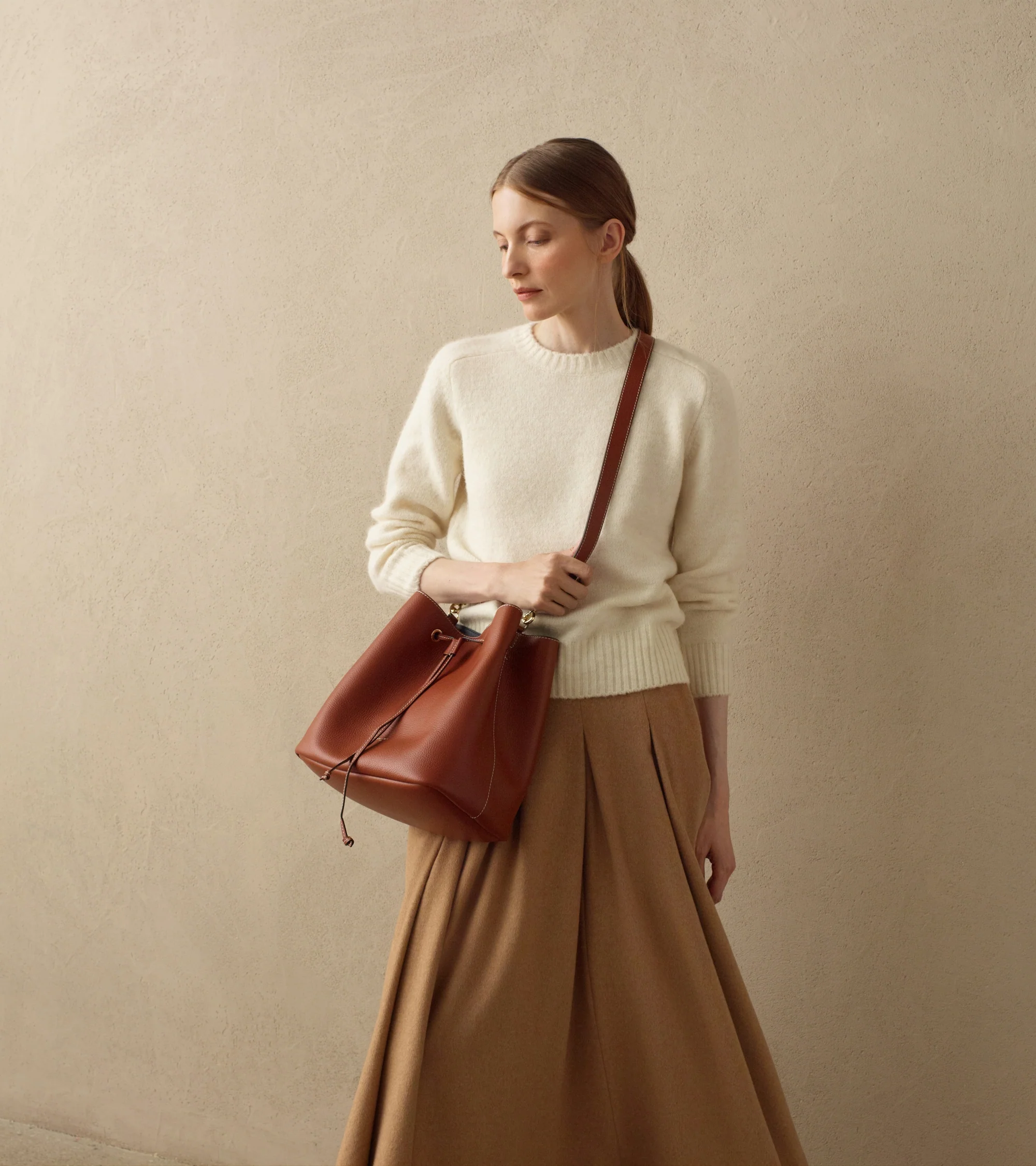 Grand sac seau Louise en cuir grainé - Image 6