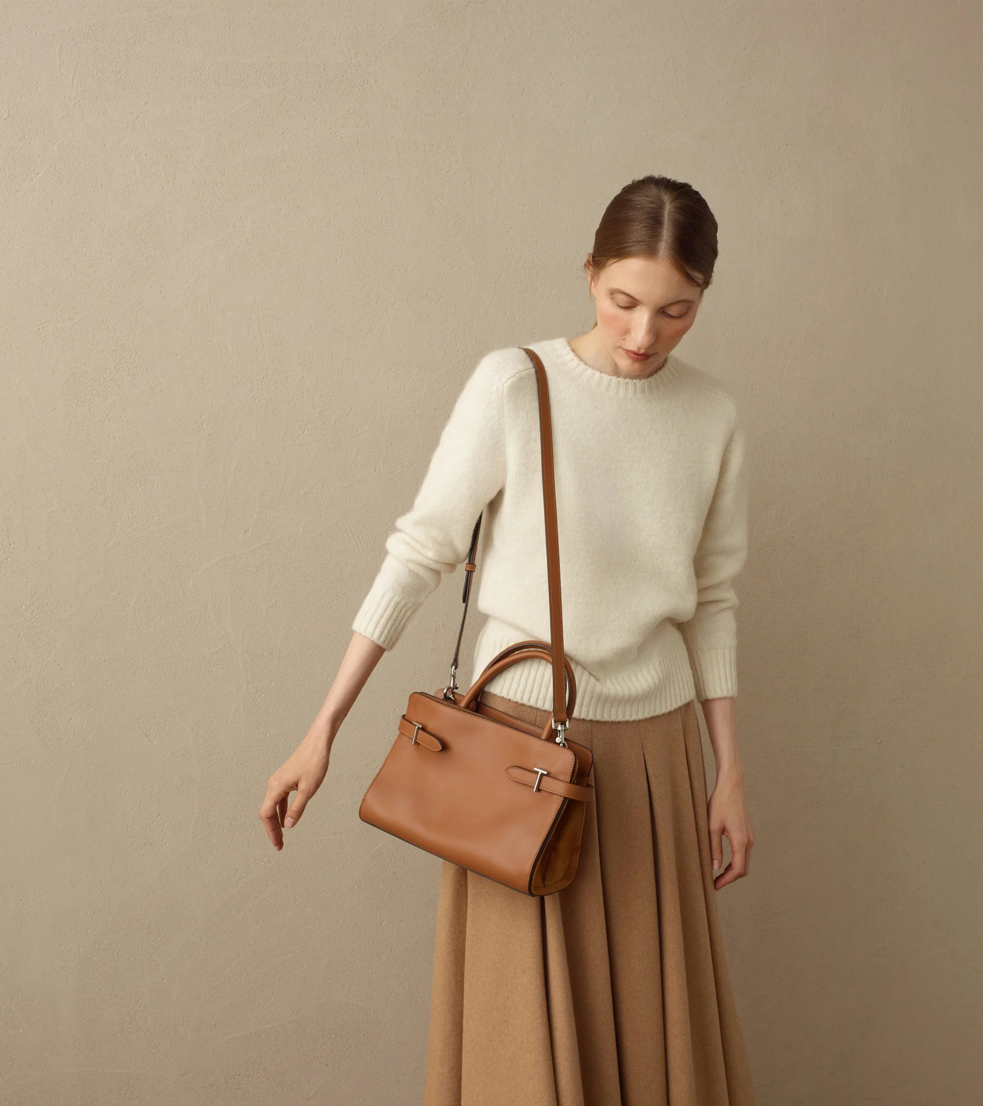 Sac à main moyen modèle Emie en cuir lisse et nubuck - Image 7
