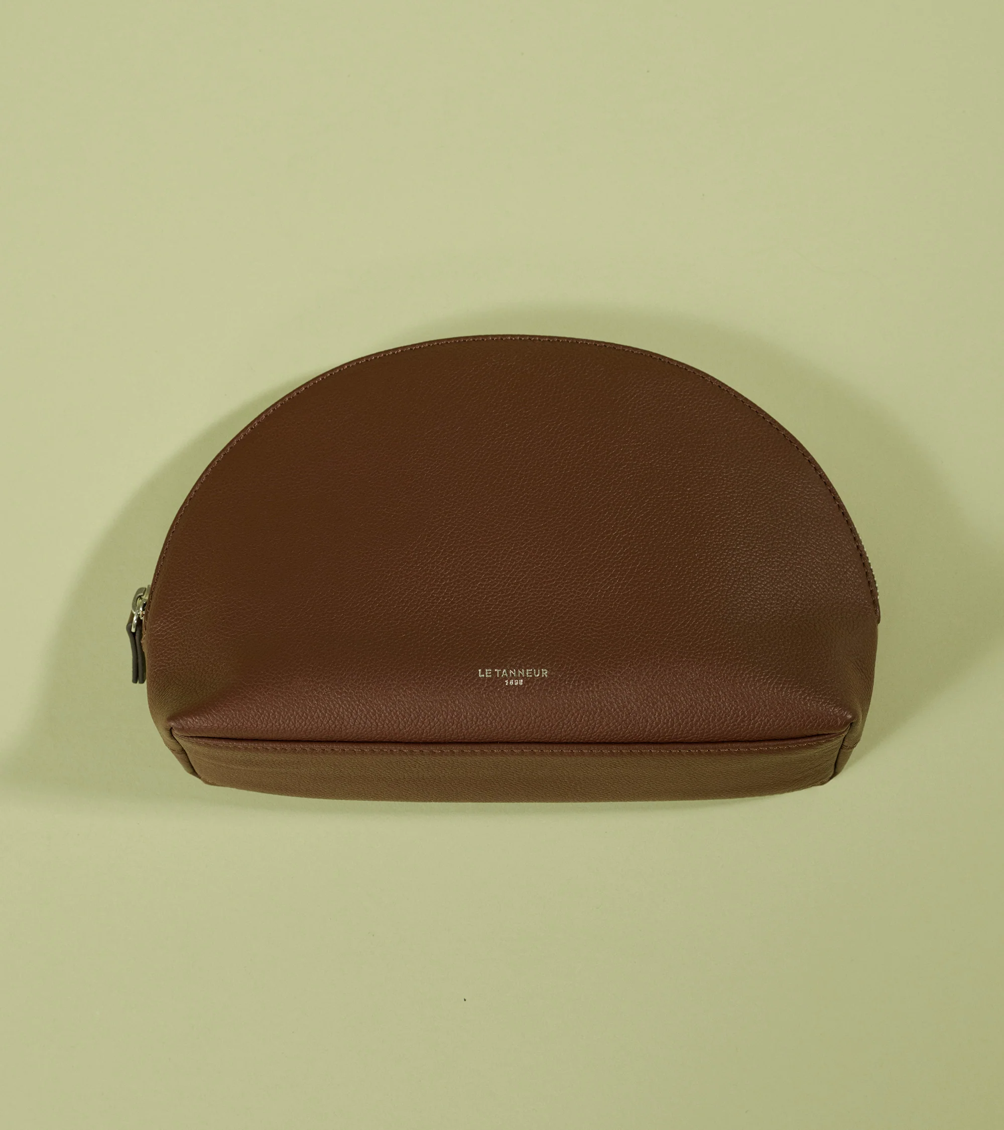 Trousse de toilette demi-lune en cuir grainé - Image 5